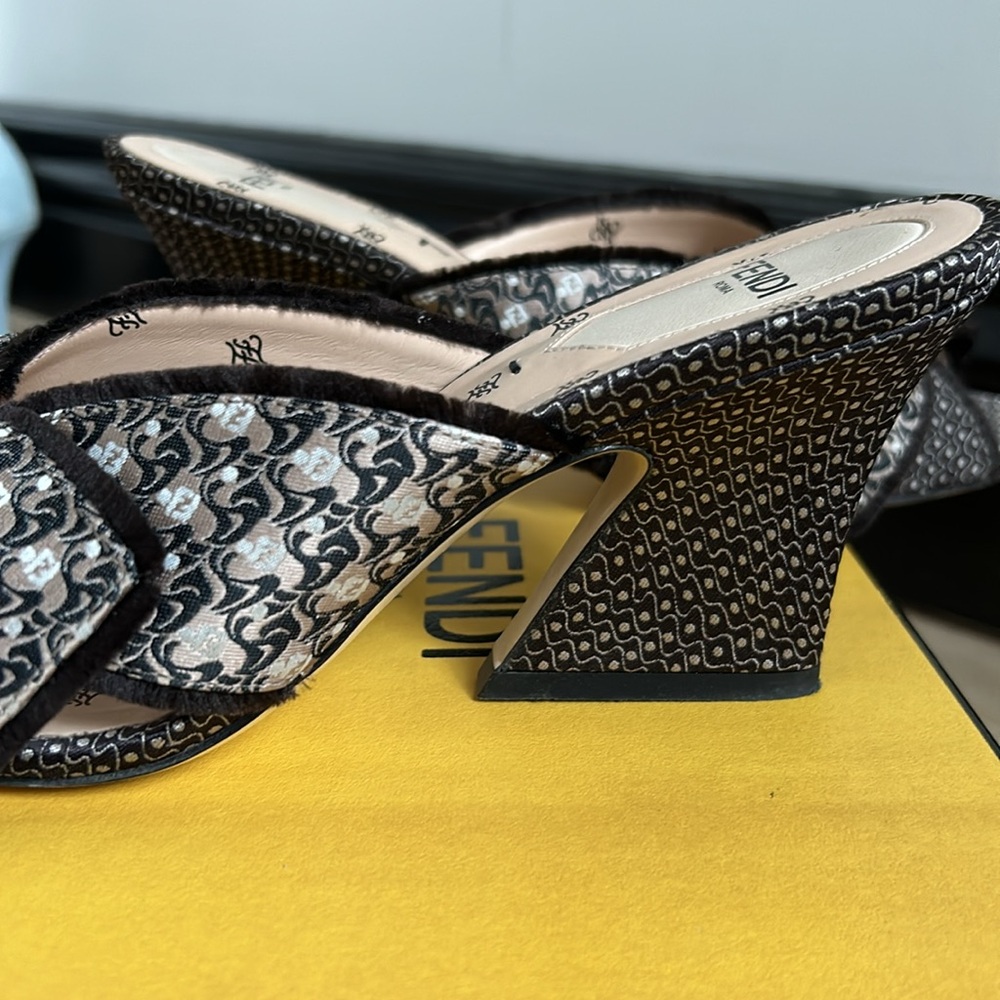 FENDI Jacquard Double F sandal